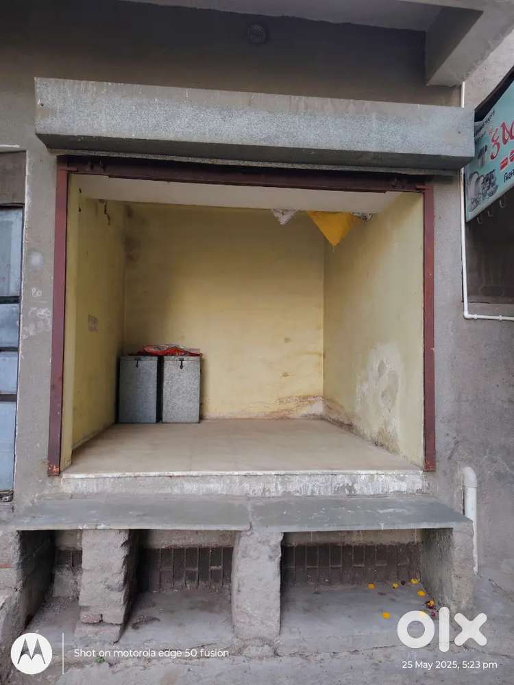 દુકાન ભાડે આપવાની છે. (7000 Rs Rent)
