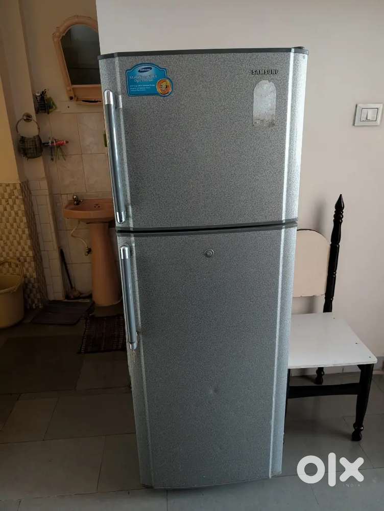 SAMSUNG DOUBLE DOOR REFRIGERATOR