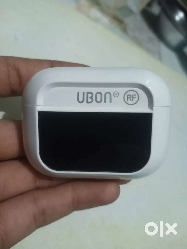 Earbuds with display