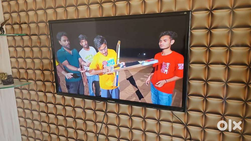 36 Inc TV with 120 Hz for Sale