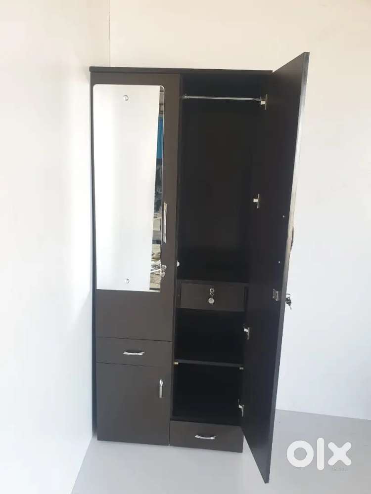 Brand new Wardrobe direct from factory outlet size:6x2.5 extra space.