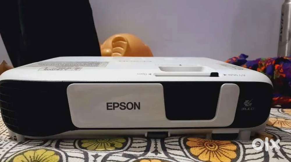 Epson eb s41 projector with 10mts hdmi cable