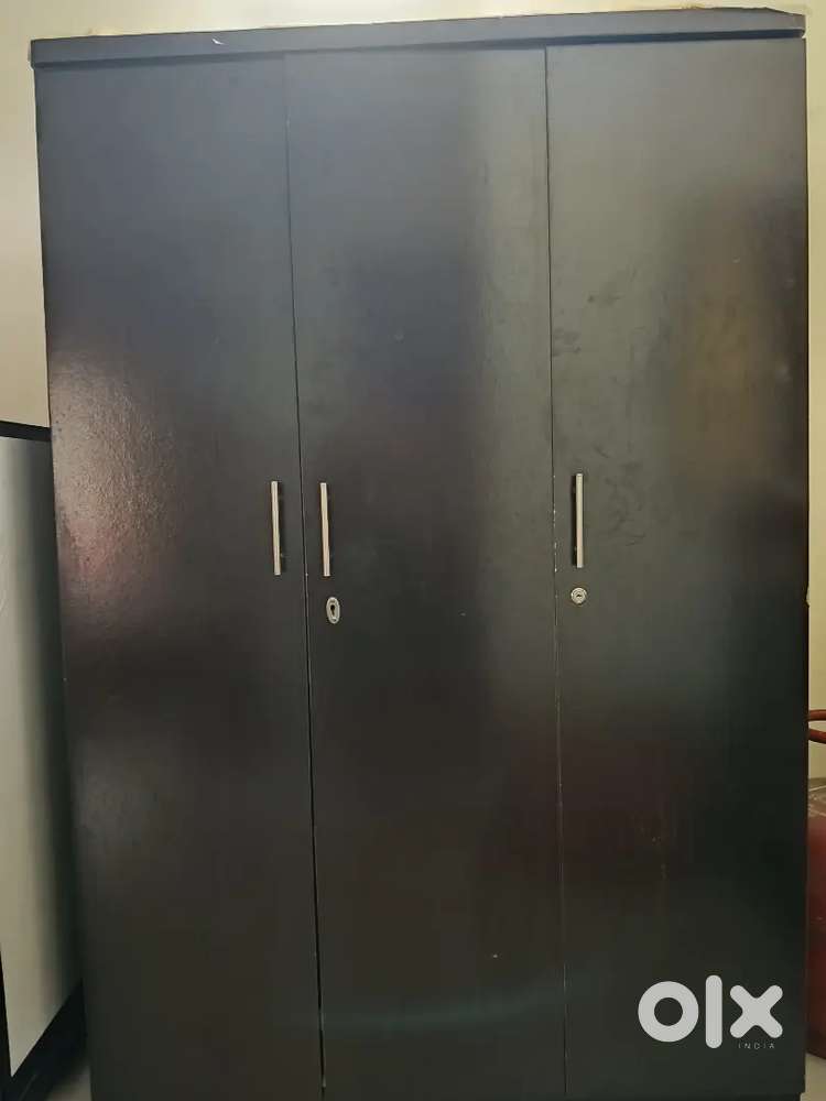 Spacious Engineered wood Wardrobe with Multiple Compartments