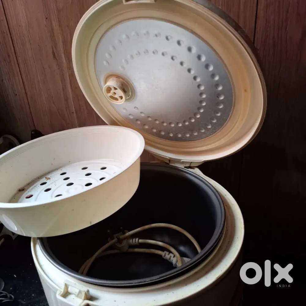 Electric cooker rs 700; 2 small cookrs rs1200; anandha  rice cookr 800