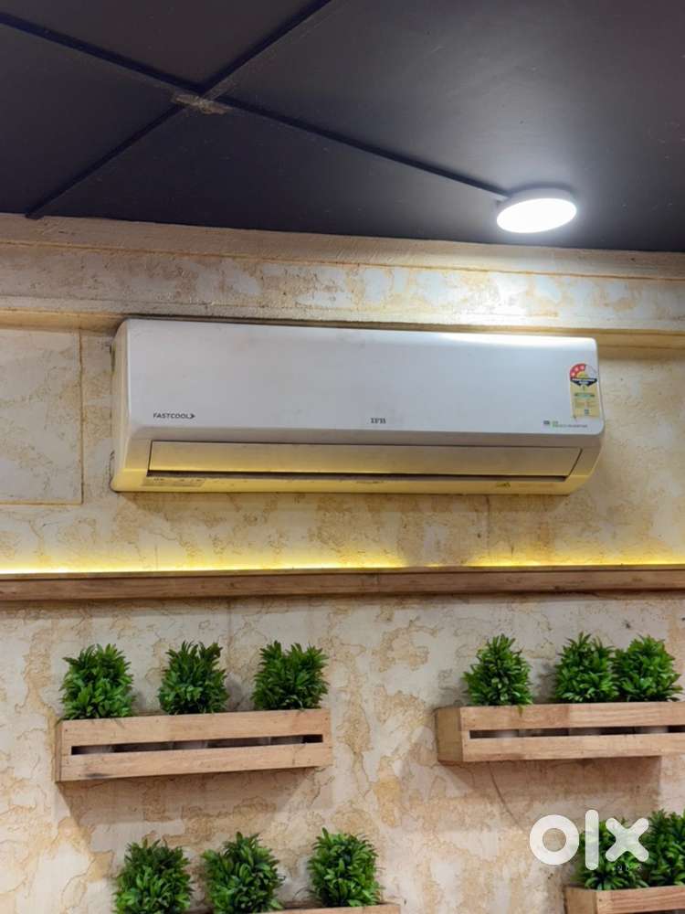 IFB inverter AC 2 Ton only 8 month used