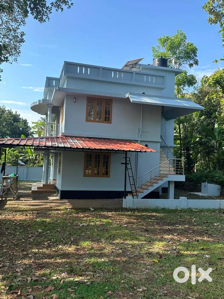 2 Bedroom House with Attached Bathroom, First Floor For Rent