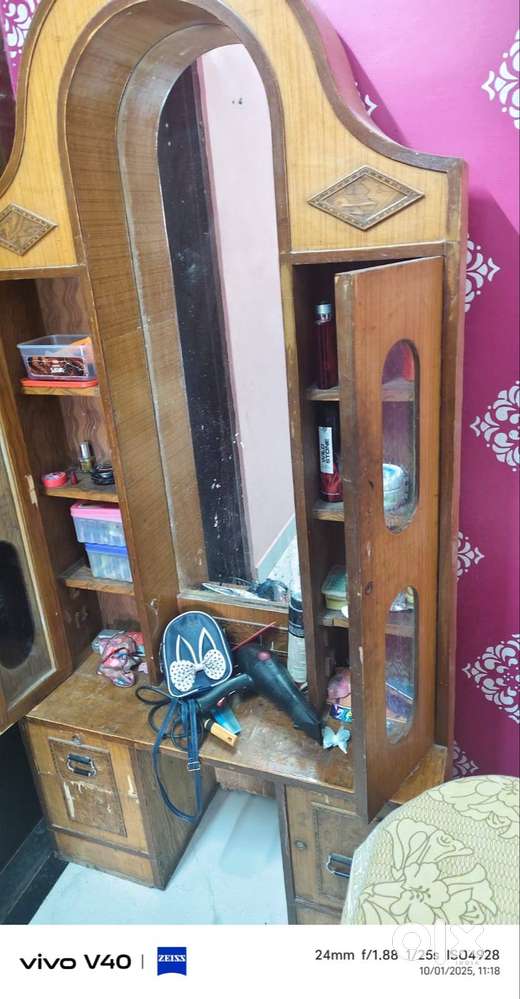 Dressing table