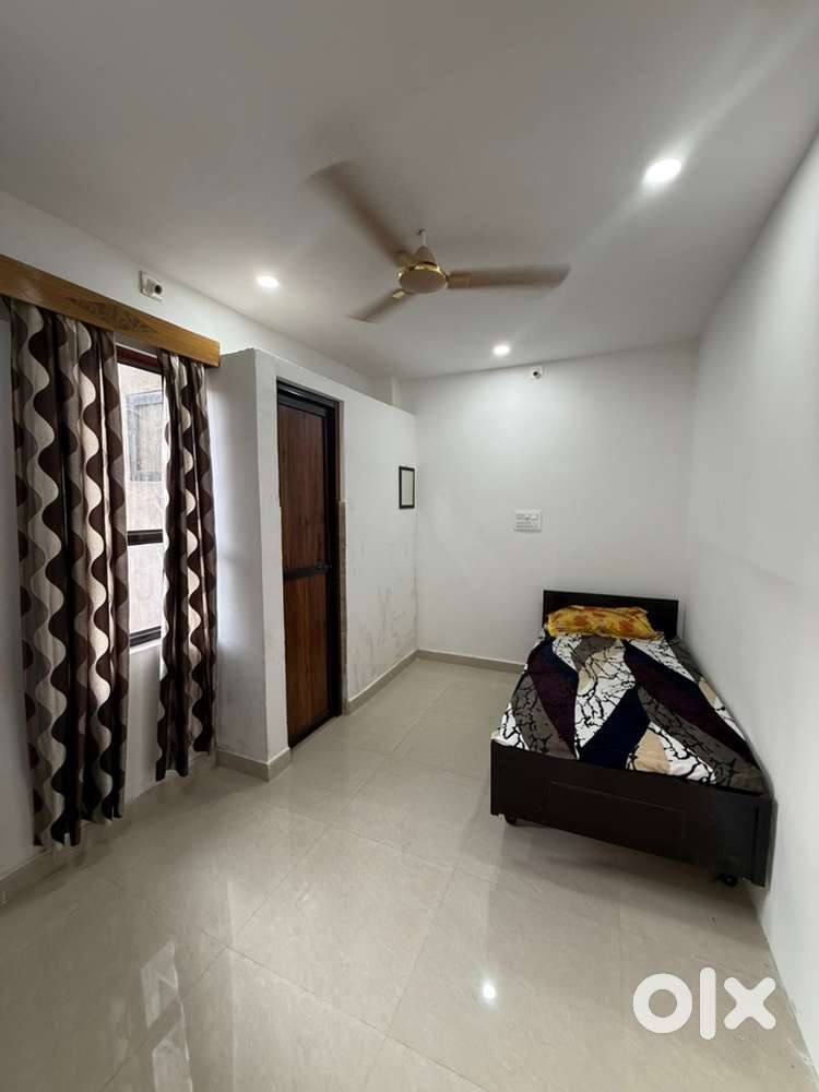 Paying guest (boys)on main road rehari colony jammu