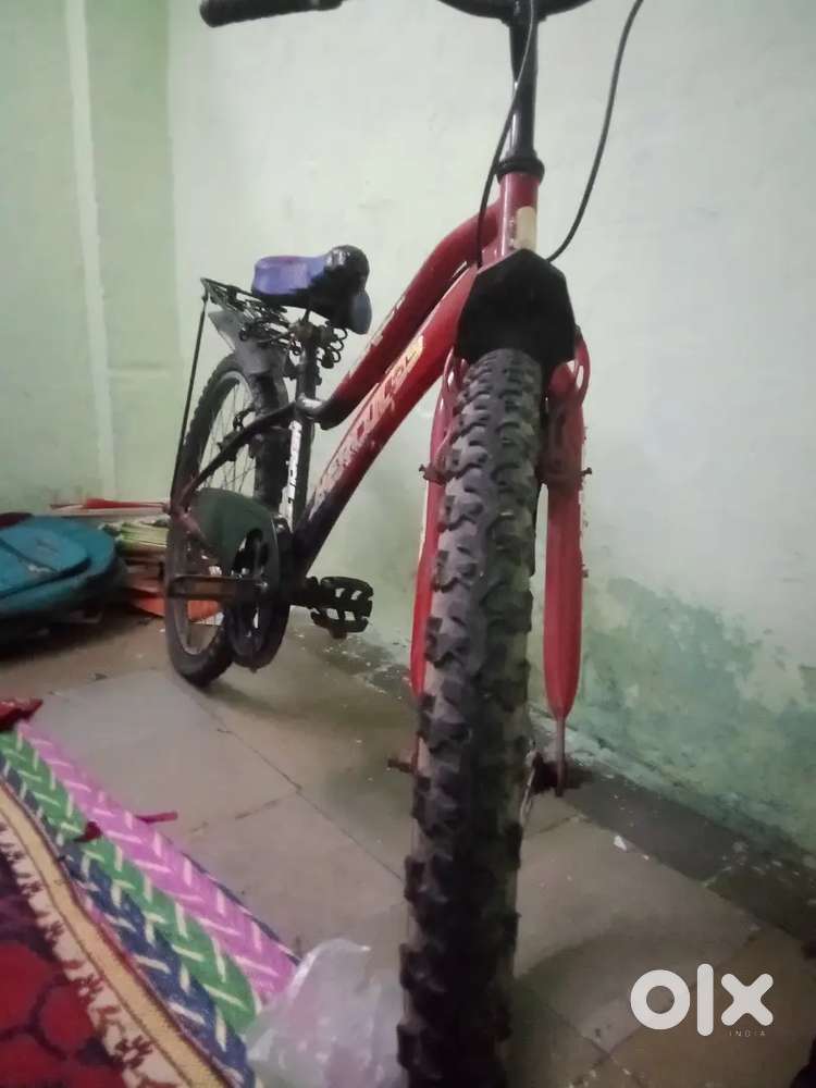 I want to sell my cycle I want money to I sell please buy this cycle a