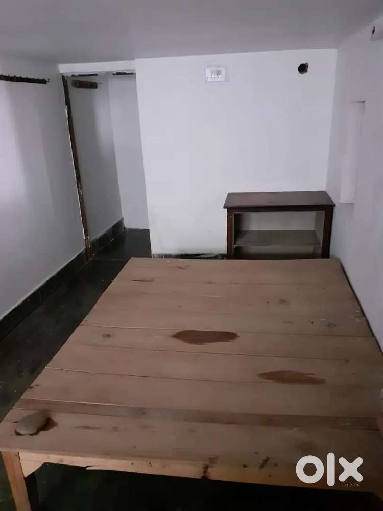 Room available for working ladies and girl student and small family