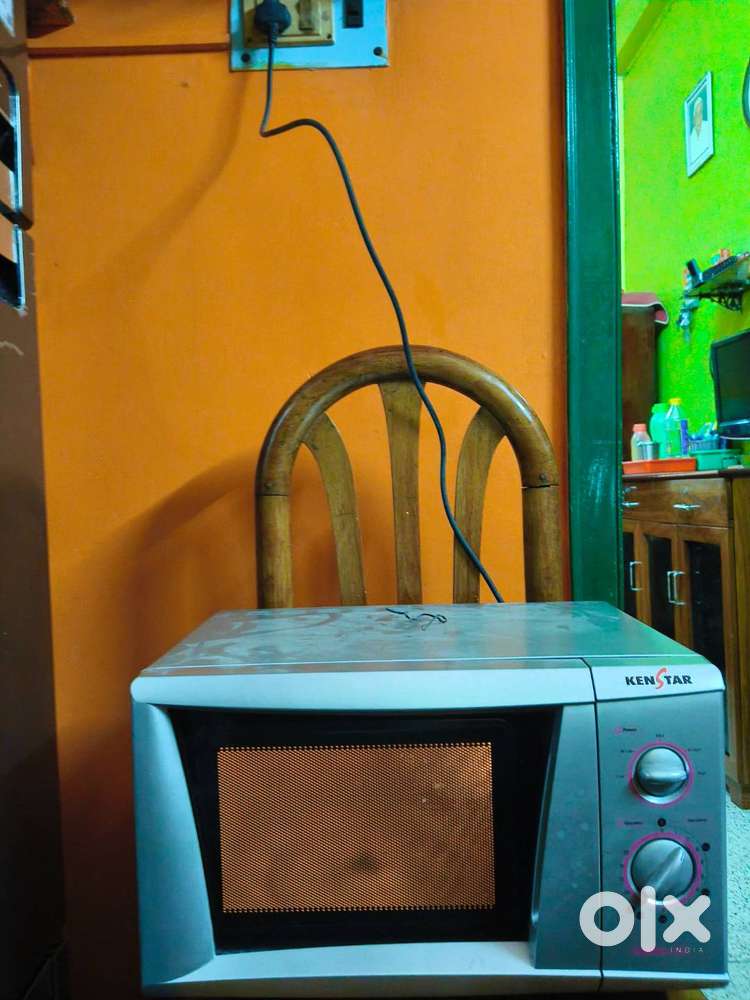 20L - 700W Output Microwave