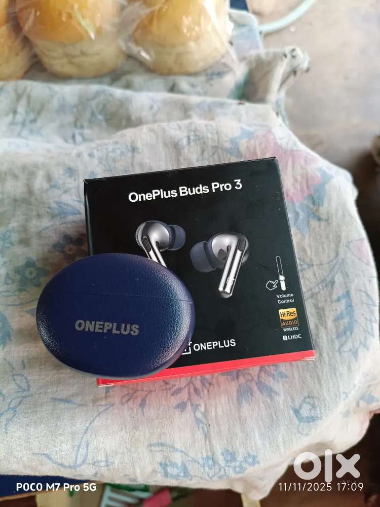 Ear buds one plus
