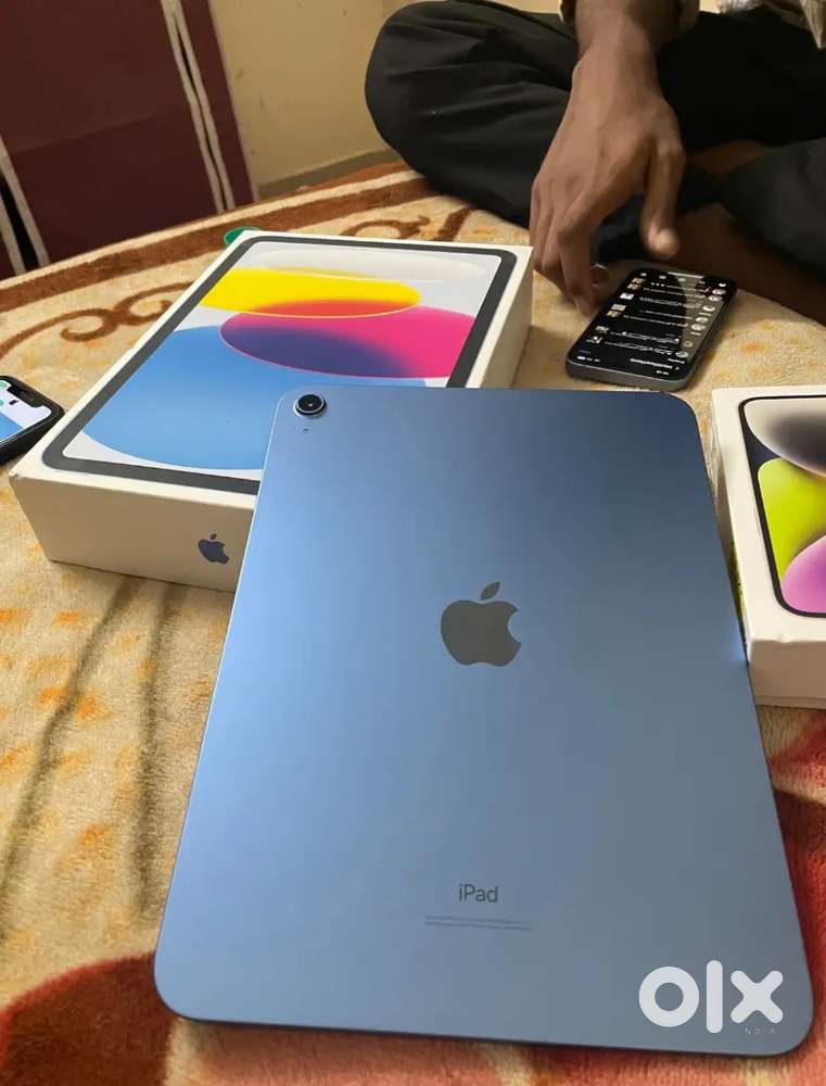 I pad 10 gen (64gb,wifi) 11 months old