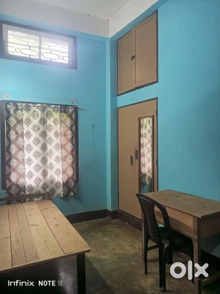 Girls pg near six miles flyover