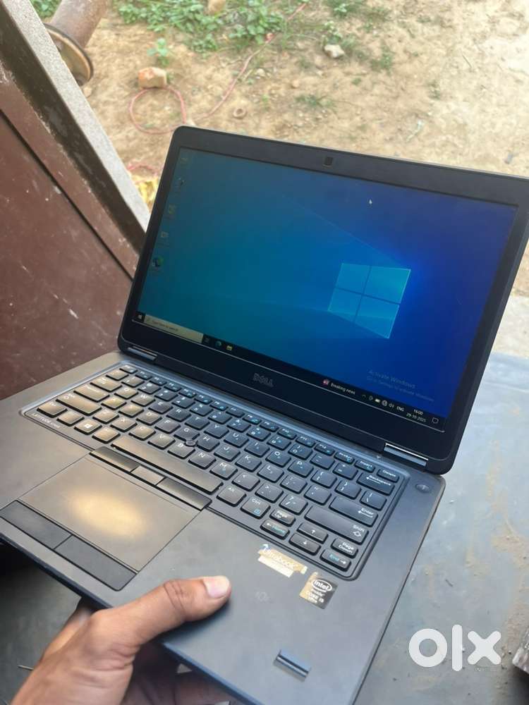 Dell i5 laptop 8 256ssd window 10 Pro