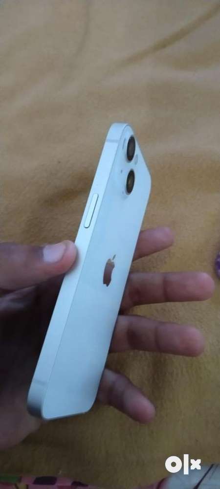 iPhone 13 128 gb white colour