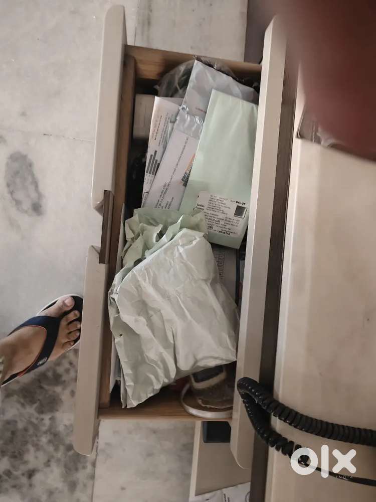 Tv unit imported material