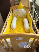 Hunny hunny baby cot with mosquito net