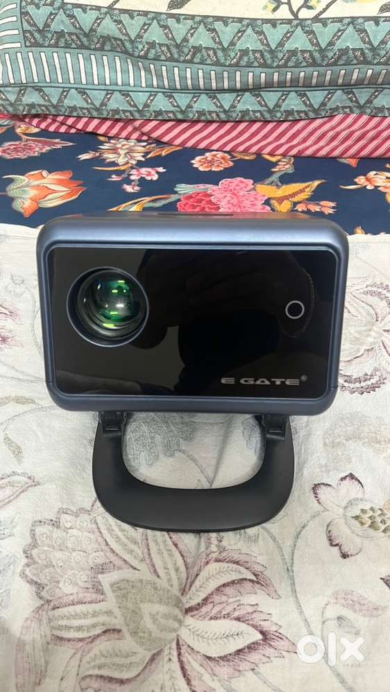 egate i9 pro android projector in excellent condition