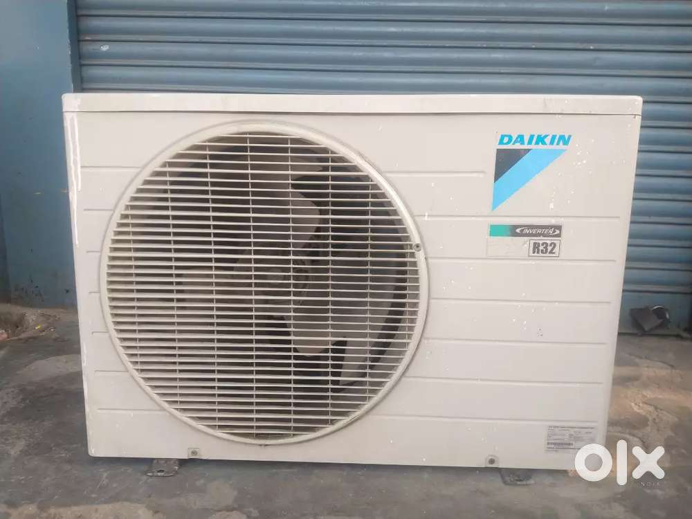 Invetor AC DAIKIN. With copper  1.5 M on  Ground floor