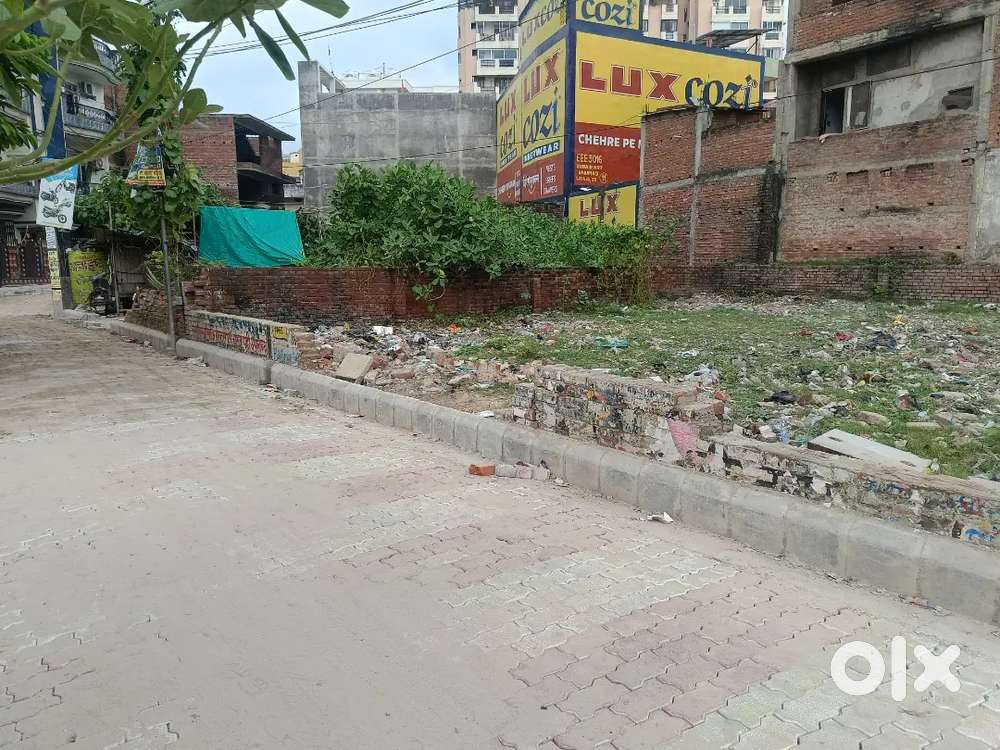 Lanka samne ghat men road pr corner bhu varanasi