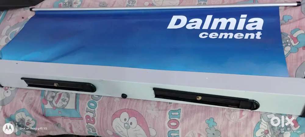 Roll up banner stand
