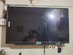40 inches LED TV with broken screen rest as good as new