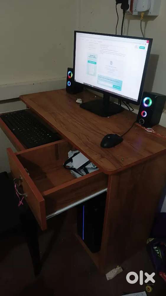 Computer table for sale
