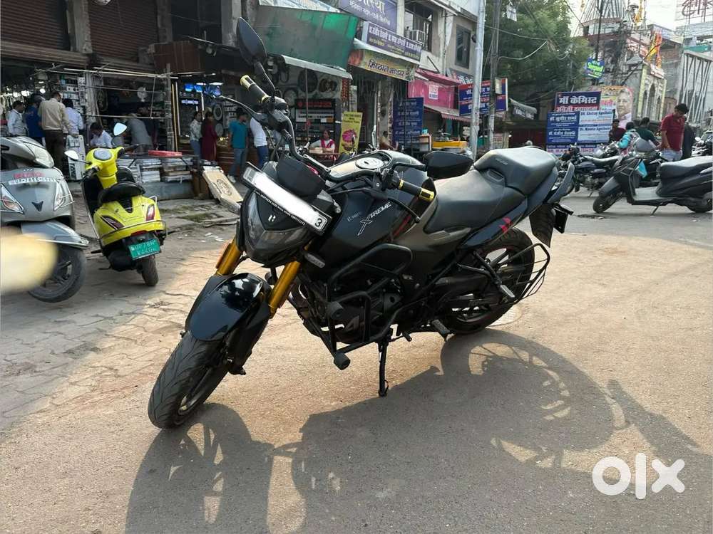 Scratchless condition very less driven XTREME 160R 4V Top Model