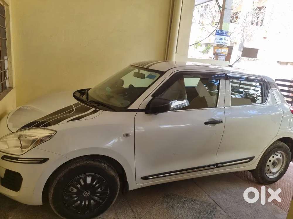 Maruti Suzuki Swift 2020 white , only 21000 driven well maintained