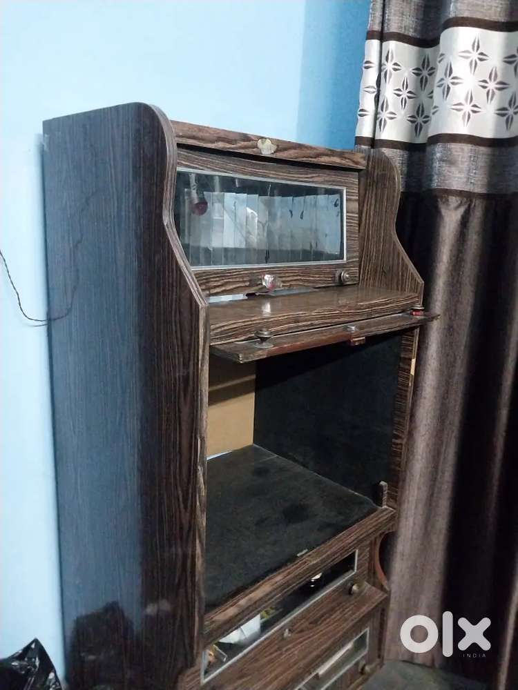 TV WARDROBE