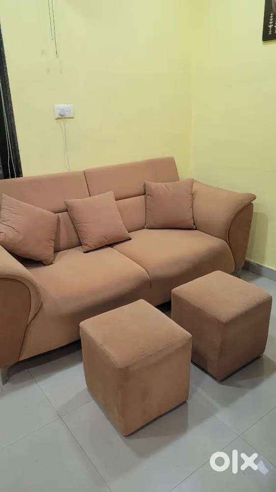 1.5 Yrs old 3 seater Wakefit design sofa with 2 extra seats