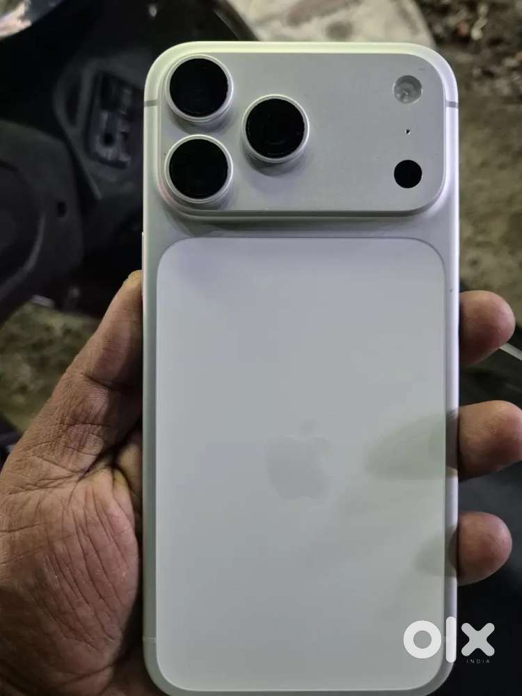 17 promax 256gb Silver colour 15days Old 2 Esim Jappan