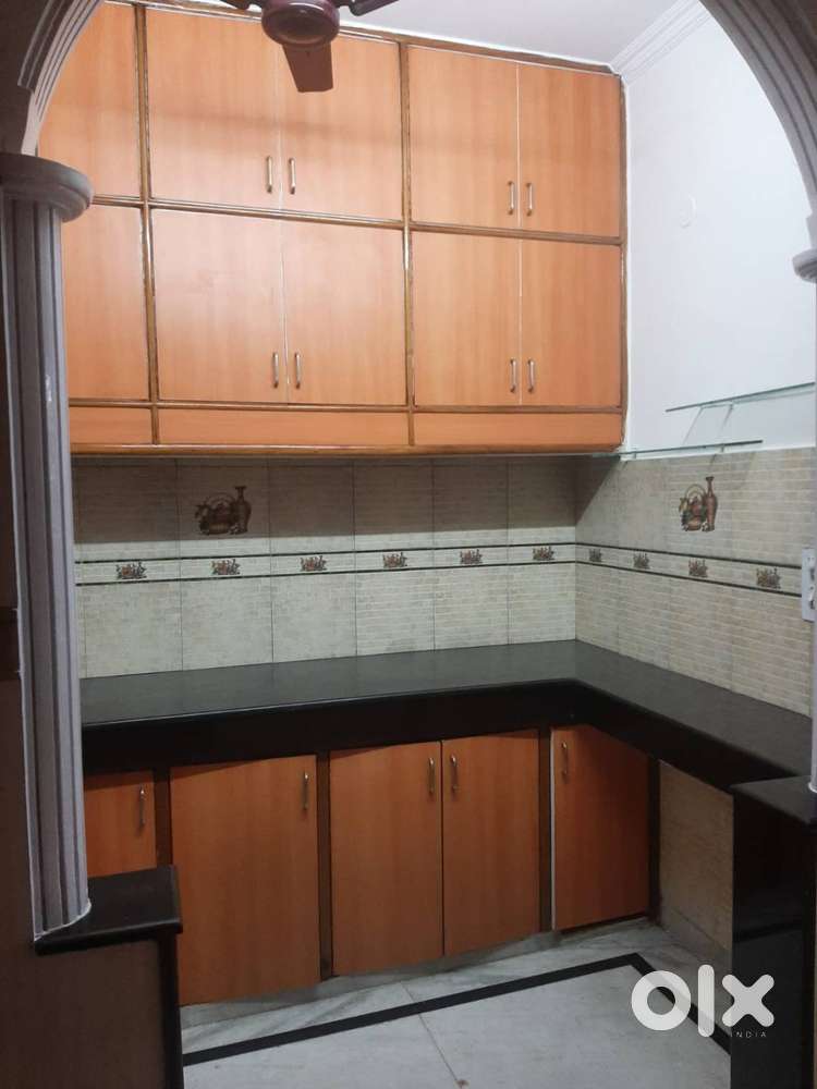 Residential builder floor for rent in Bali nagar