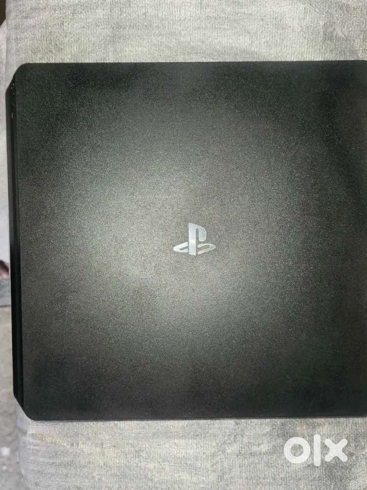 PS4 Slim 1TB 9.00 13 games