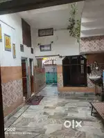 A good house with above 100 gaj