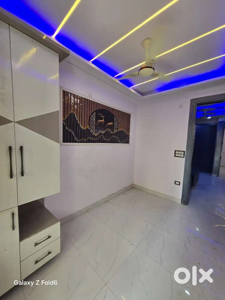 55gaj new floor with lift ke sath comaan roof ke saath loan avilable