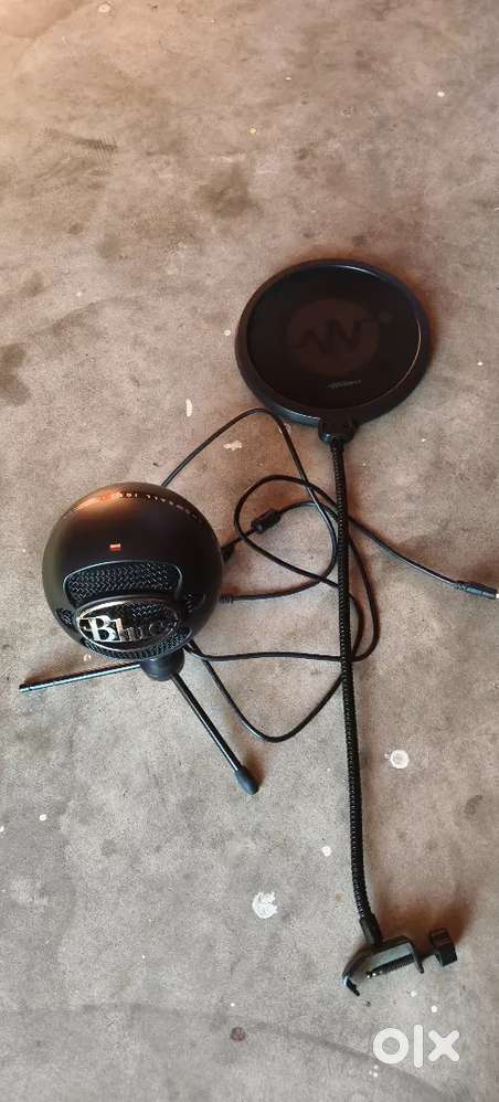 Blue Snow Ball mic with PoP filter