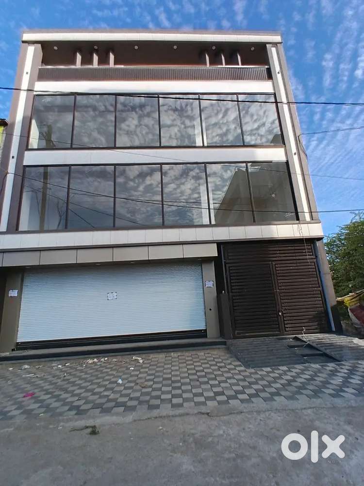 Hall for rent in Corner building available for office, godawn, etc