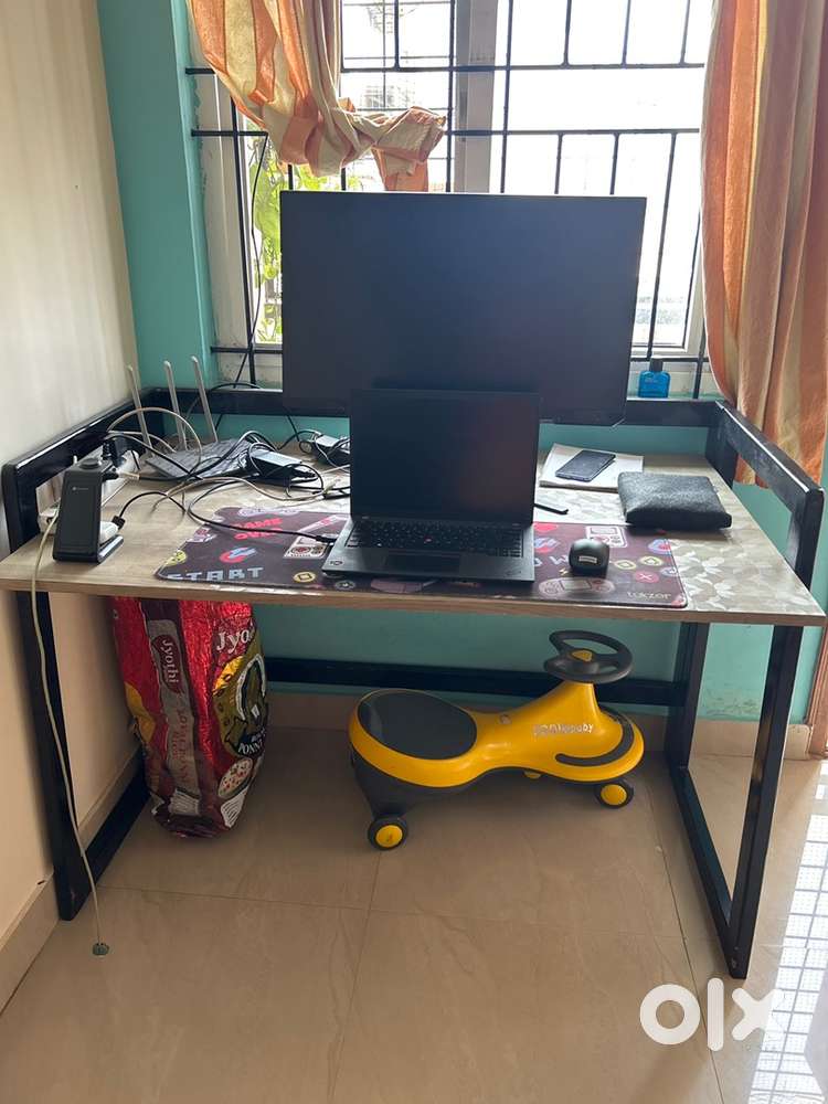 Computer table