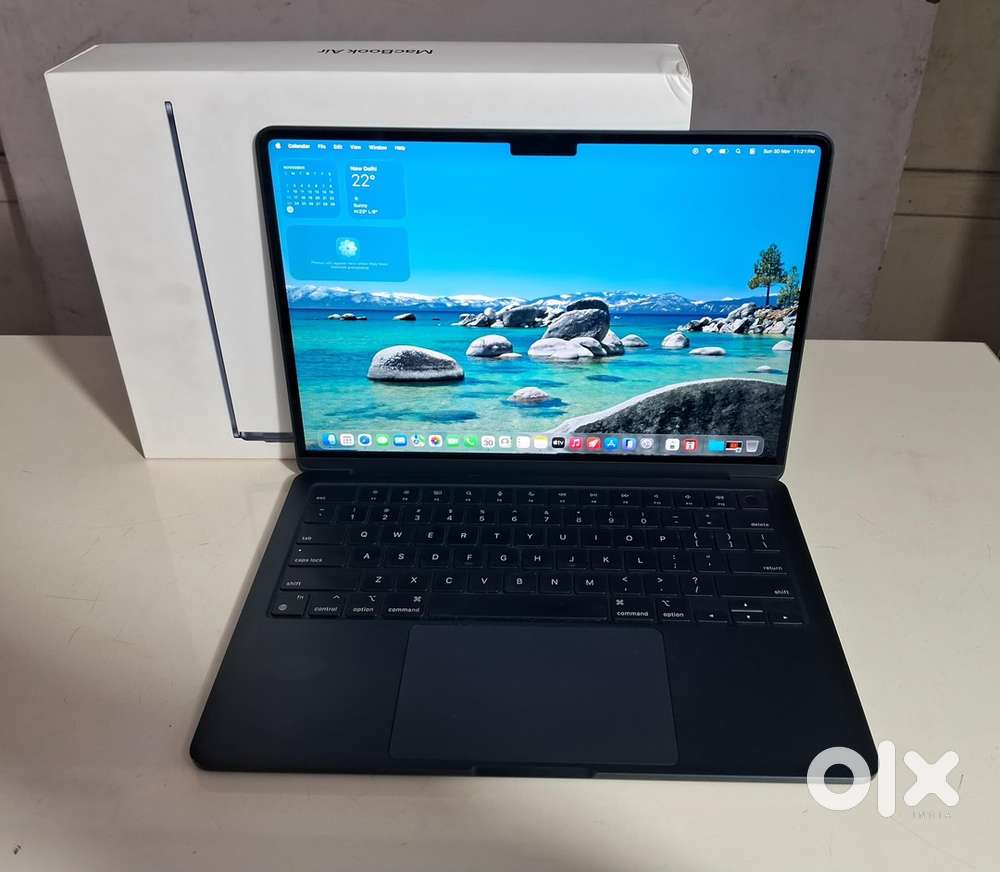 Macbook Air M2 13inch brand new condition just warranty out