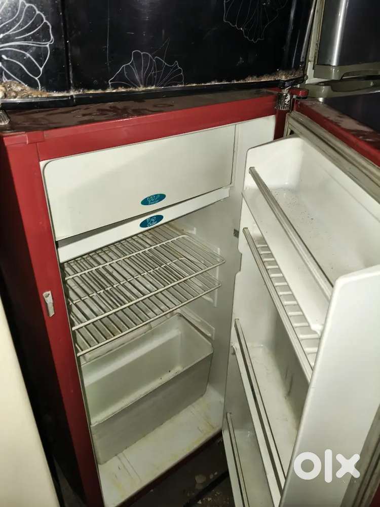 Single door fridge use good condition