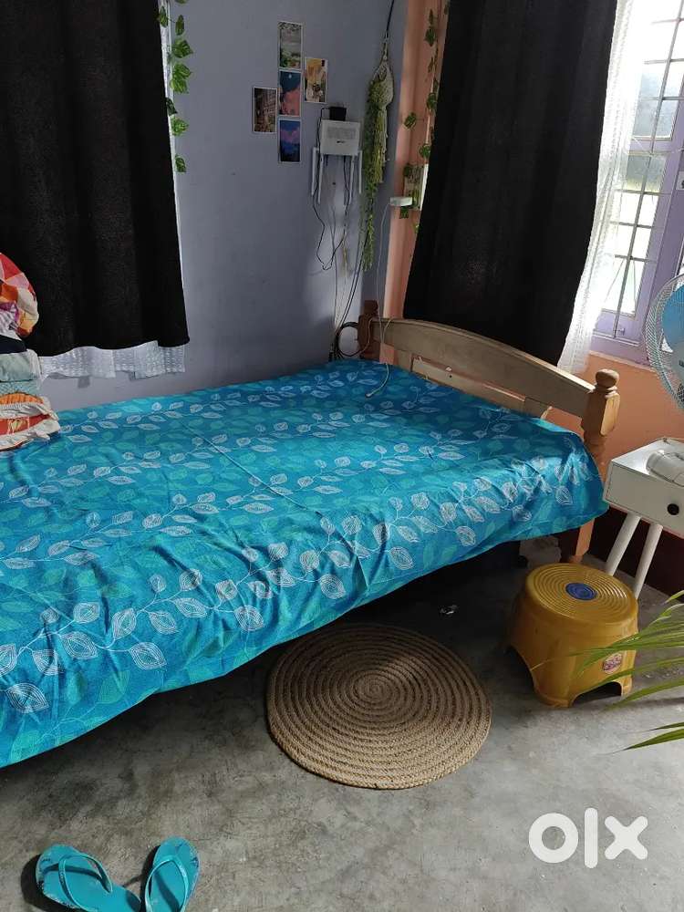 Bed with mattress for sell
