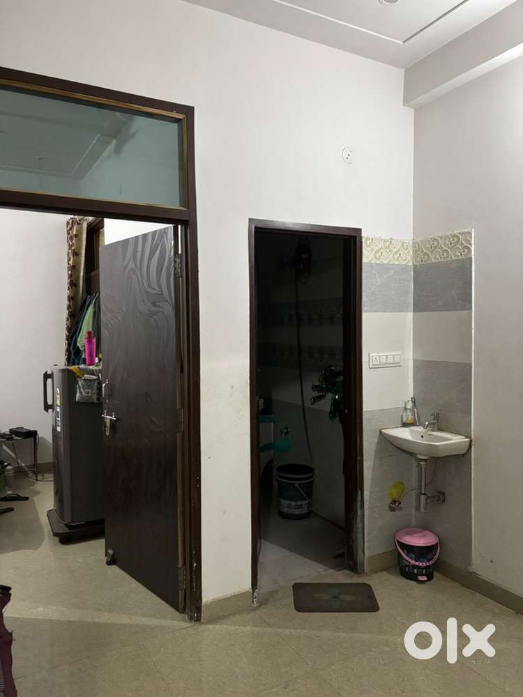 2bhk build floor one room is vacant only for girls