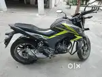Hornet 160r 160 cc bike.