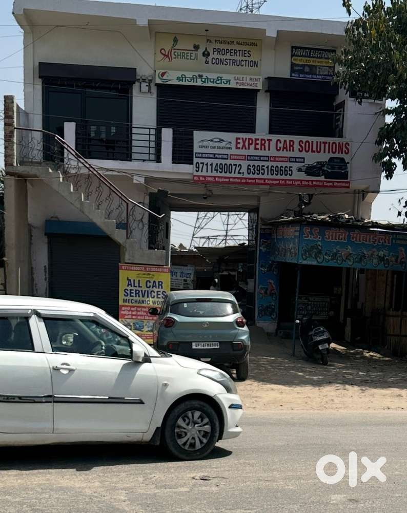 On Road First floor commercial office space gud location,Washroom