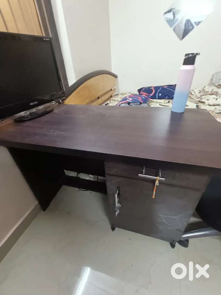 Computer / laptop Table