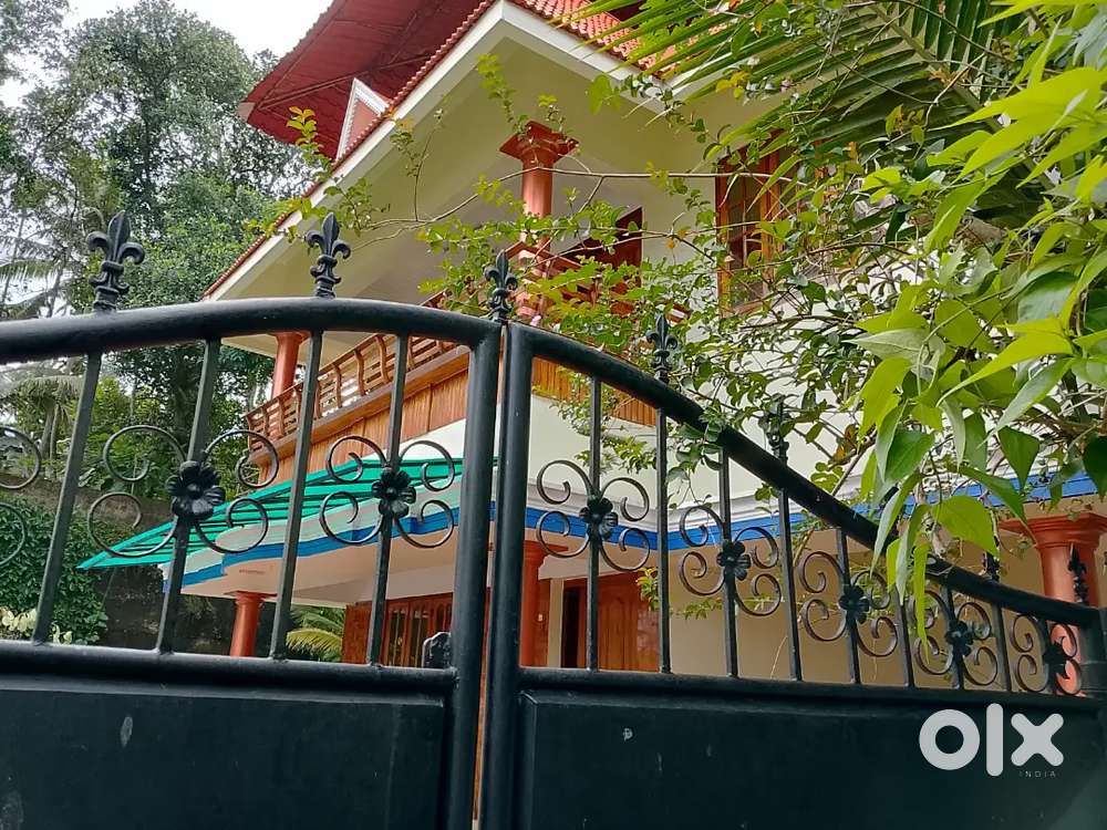 Near Thirumala Petrol pump 4.650 cent1750 Sqft 4 bhk Red brick85.Lakhs