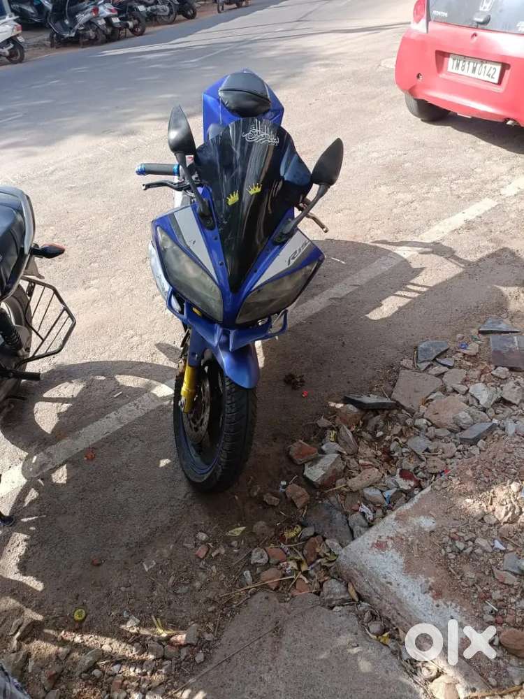 Yamaha R15V2 model