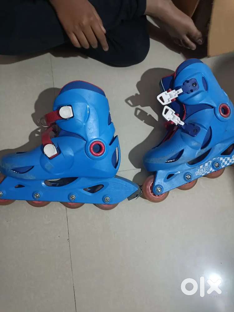 Skating shoes of size UK13 with guards